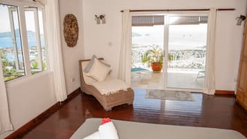 Panoramic Apartment, 1 Queen Bed, Sea View | 1 bedroom, hypo-allergenic bedding, memory-foam beds