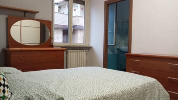 3 camere, una scrivania, Wi-Fi, lenzuola