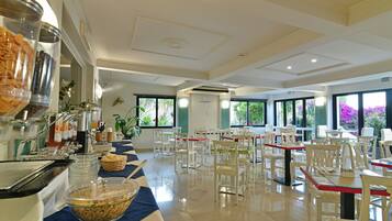 Tägliches inbegriffenes Frühstücksbuffet