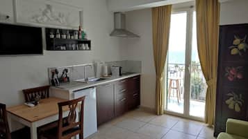 Appartamento Superior, balcone, vista mare | Area soggiorno