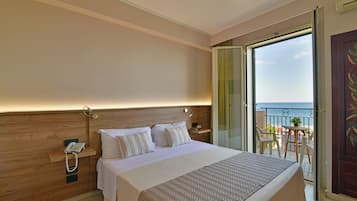 Chambre Supérieure Double ou avec lits jumeaux, balcon, vue mer | 1 chambre, coffres-forts dans les chambres, fer et planche à repasser