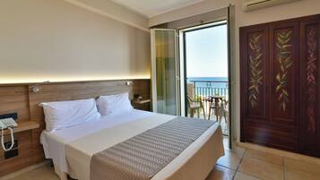 Superior Apartment, Balcony, Sea View | Peti besi dalam bilik, seterika/papan seterika, Wi-fi percuma