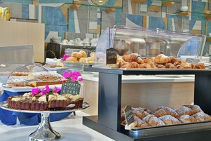 Desayuno buffet incluido todos los días 