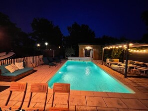 Utomhuspool och uppvärmd pool