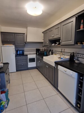 Fridge, microwave, oven, stovetop - House in Saint Pierre Quiberon in between the Bay and the Côte Sauvage (Saint-Pierre-Quiberon)