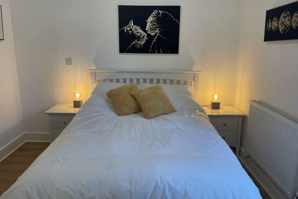1 bedroom, desk, iron/ironing board, WiFi (free)
