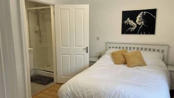 1 bedroom, desk, free WiFi, bed sheets