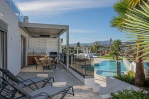 Outdoor dining - Glaucus, AmphiMatrion Luxury Apt with hot tub & common pool, 750m to the beach (Kalyves)