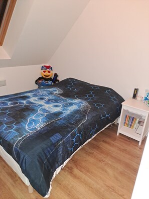 5 habitaciones, tabla de planchar con plancha y wifi 