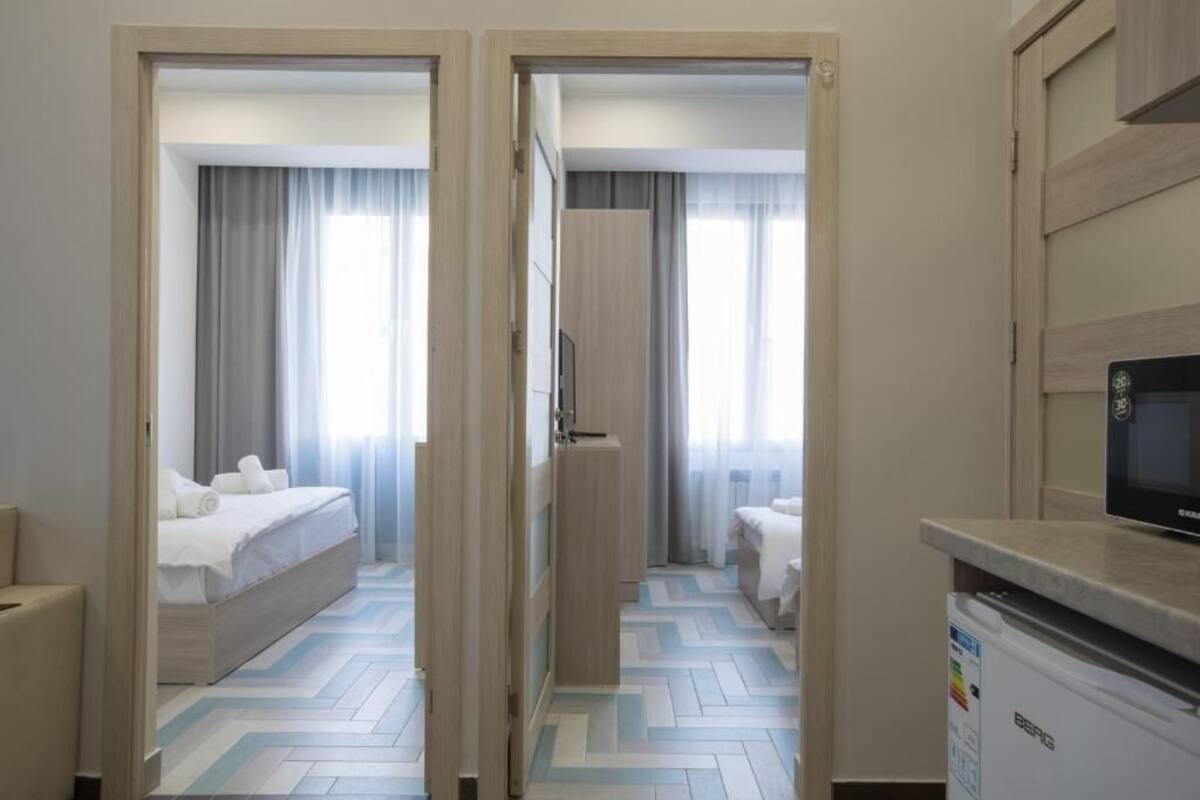 Familie suite | 2 slaapkamers, een strijkplank/strijkijzer, gratis wifi, beddengoed