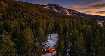 SkiHytte🎿 Scandinavian Cabin 🪵 Forest Views 🌲 Pets OK 🐶 $0 Cleaning Fee