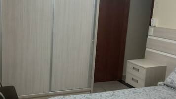 3 chambres, fer et planche à repasser, Wi-Fi, draps fournis