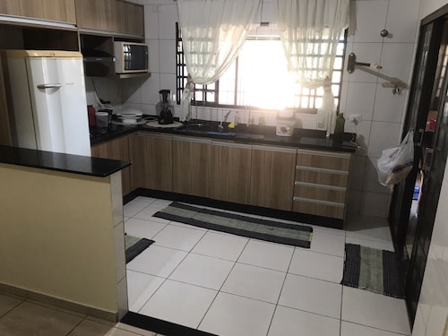 Sua casa.
O aconchego da nossa casa o fara sentir - se em casa.
Aceitamos pets.