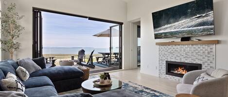 Televisie en een open haard