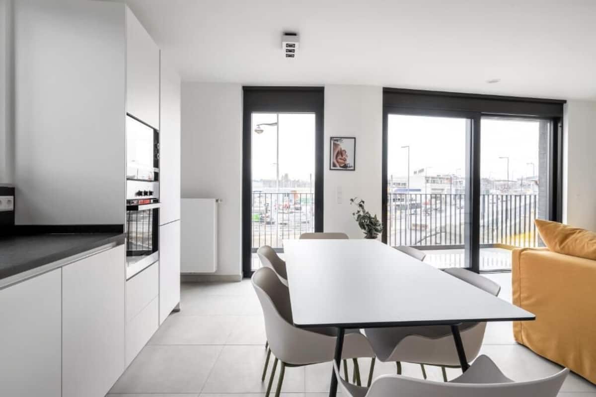 Deluxe appartement | Woonruimte | Een flatscreentelevisie