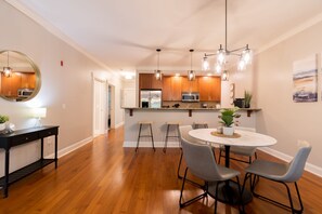 Dining - Savannah Residences|Private Parking|3BR/2BA (Savannah)