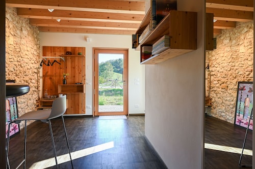 In farmhouse among vineyards and hills, apartment for couples in strategic location