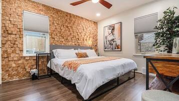 2 slaapkamers, een strijkplank/strijkijzer, wifi, beddengoed