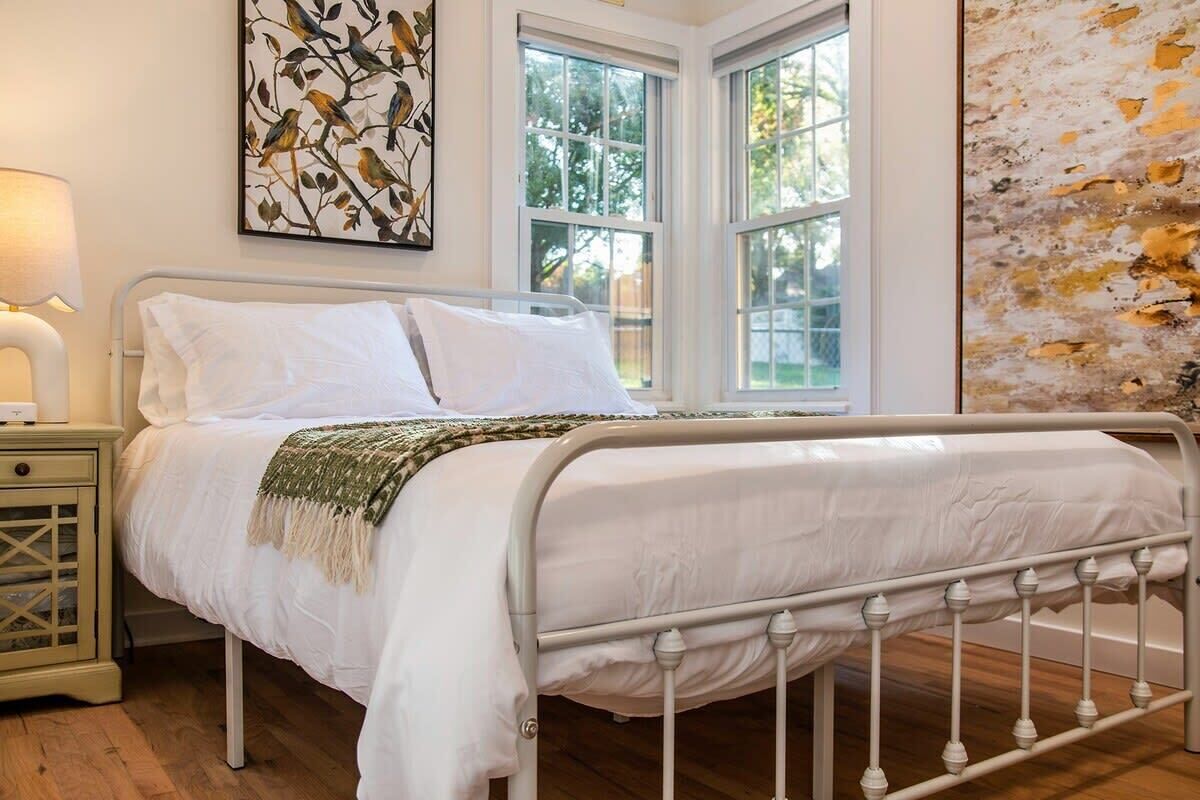 2 bedrooms, iron/ironing board, travel cot, WiFi