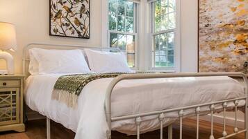 2 bedrooms, iron/ironing board, travel cot, WiFi