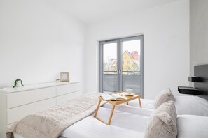 Lejlighed - 2 soveværelser - balkon | Skrivebord, arbejdsområde til bærbare computere, sengetøj