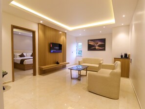 プレジデンシャル スタジオスイート 1 ベッドルーム シティビュー | リビング エリア | 43 インチのテレビ (デジタル放送視聴可)