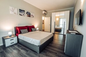 2 chambres, fer et planche à repasser, Wi-Fi gratuit, draps fournis