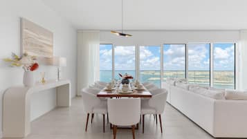 Appartement Deluxe, 4 chambres | Salle à manger
