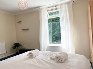 3 soverom, skrivebord, strykejern/-brett og wi-fi (inkludert)