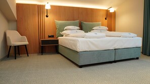 Comfort Double Room | In-room safe, desk, laptop workspace, blackout drapes - Hotel Sorin Mihai (Crizbav)