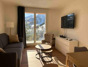 TV - Renovated 4-person apartment - South-facing (Allos)