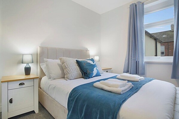 3 bedrooms, internet, bed sheets - Seaside Haven on Newcomen Grove: Redcar Retreat (Redcar and Cleveland)