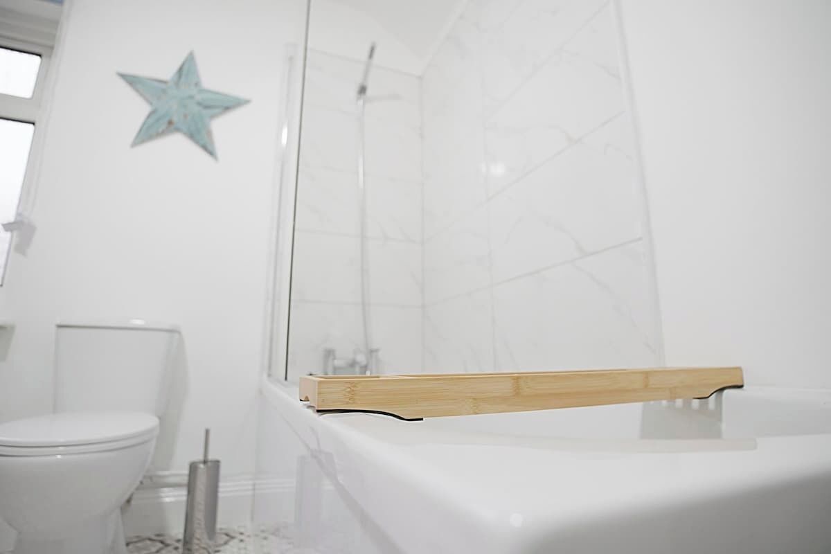 Shower, hair dryer, shampoo