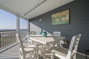 Outdoor dining - Stunning 3 Bedroom Condo with Bayviews! (Ocean City)