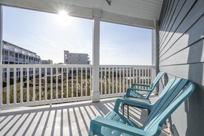 Property grounds - Stunning 3 Bedroom Condo with Bayviews! (Ocean City)