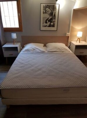 2 sovrum och strykjärn/strykbräda