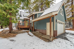 Exterior - Pino Paradise~Hot Tub~Walk to Tahoe (Tahoe Vista)