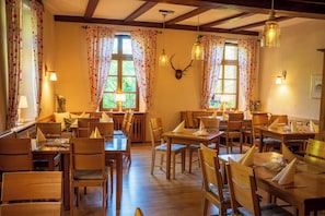 Restaurant - Hotel Restaurant St. Germanshof (Bobenthal)