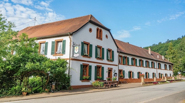 Front of property - Hotel Restaurant St. Germanshof (Bobenthal)