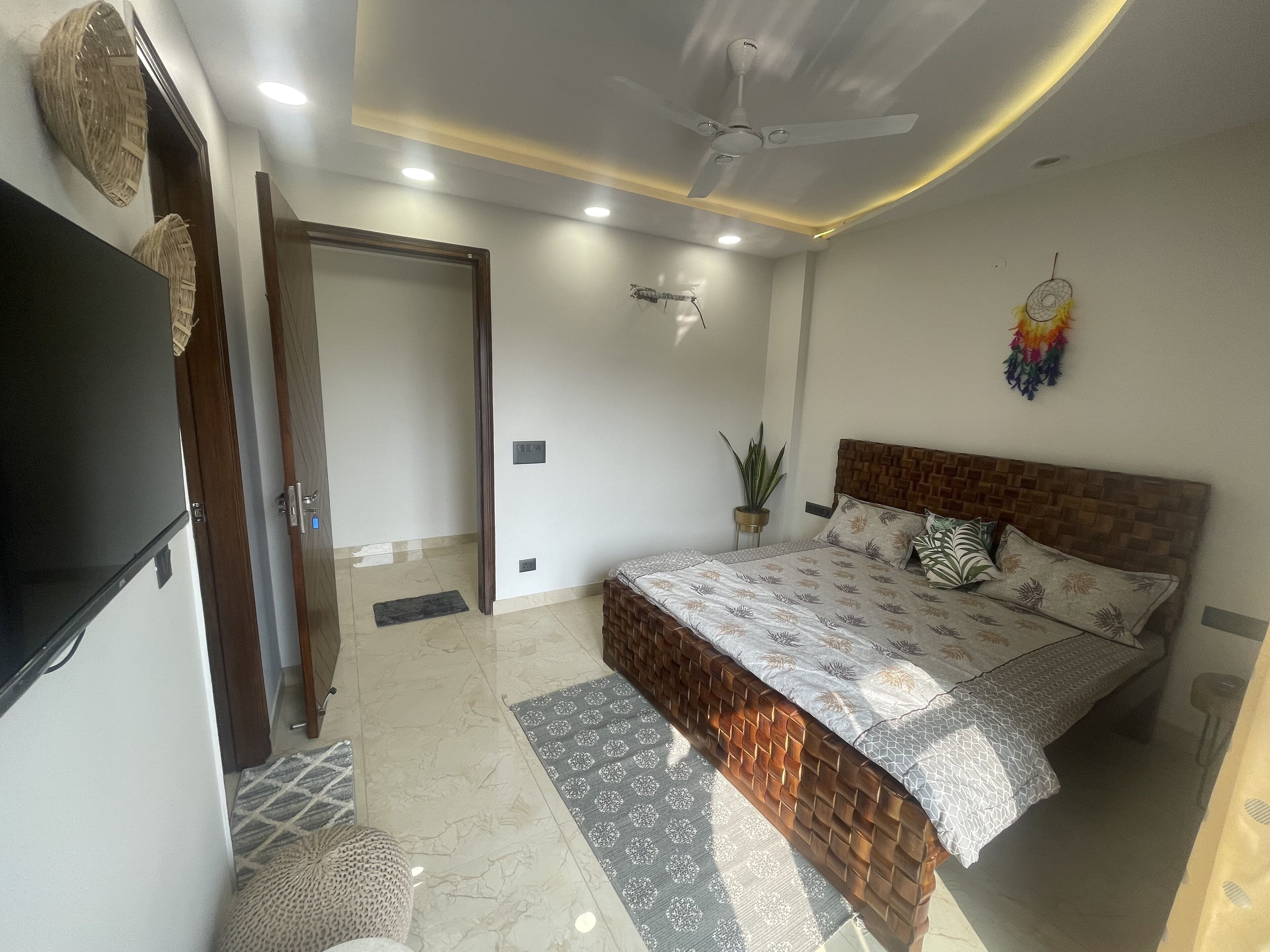 4 bedrooms, iron/ironing board, WiFi, bed sheets