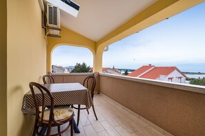 Outdoor dining - Nice Apartment Silvia 3 for 3 Persons (Novalja)