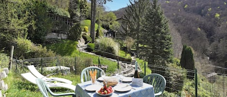 Standard-Haus, Mehrere Schlafzimmer, Bergseite (Casa Lara) | Speisen im Freien