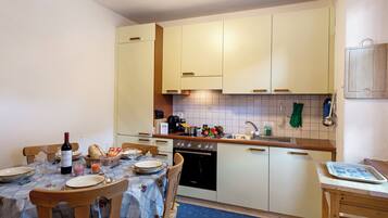 Rumah Standar, beberapa kamar, tepi gunung (Casa Lara) | Dapur pribadi | Lemari es, oven, kompor, dan mesin pencuci piring