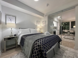 1 bedroom, iron/ironing board, WiFi, bed sheets - Luxury Condo King West Entertainment District (Toronto)