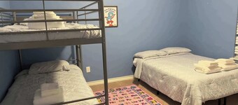 Large Cold/Hot tub House by SeaWorld & Lackland