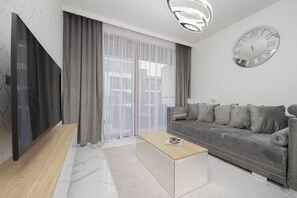 TV - Holzera 3 | Luxury Apartment | Parking (Warszawa)