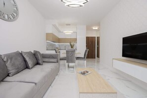 TV - Holzera 3 | Luxury Apartment | Parking (Warszawa)