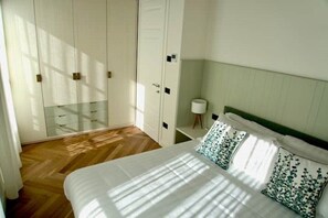 2 Schlafzimmer, Zimmersafe, Schreibtisch, Bügeleisen/Bügelbrett