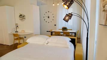 2 bedrooms, in-room safe, desk, iron/ironing board