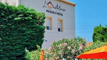 Fachada da propriedade